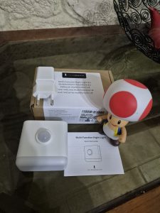 Estoy probando la luz nocturna multifunción de tercera realidad 3RSNL02043Z