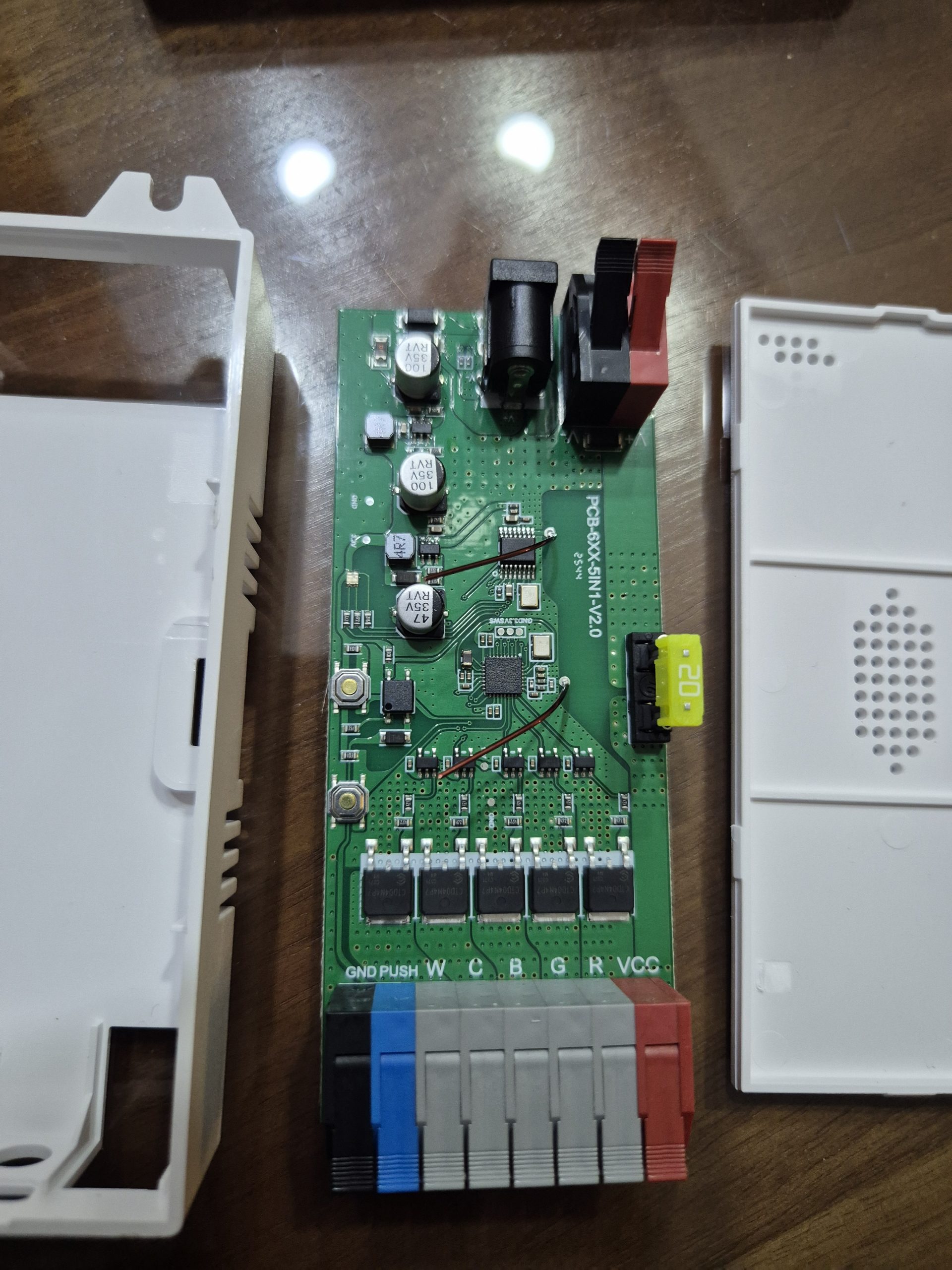 Intérieur contrôleur GL-C-601P vue 2