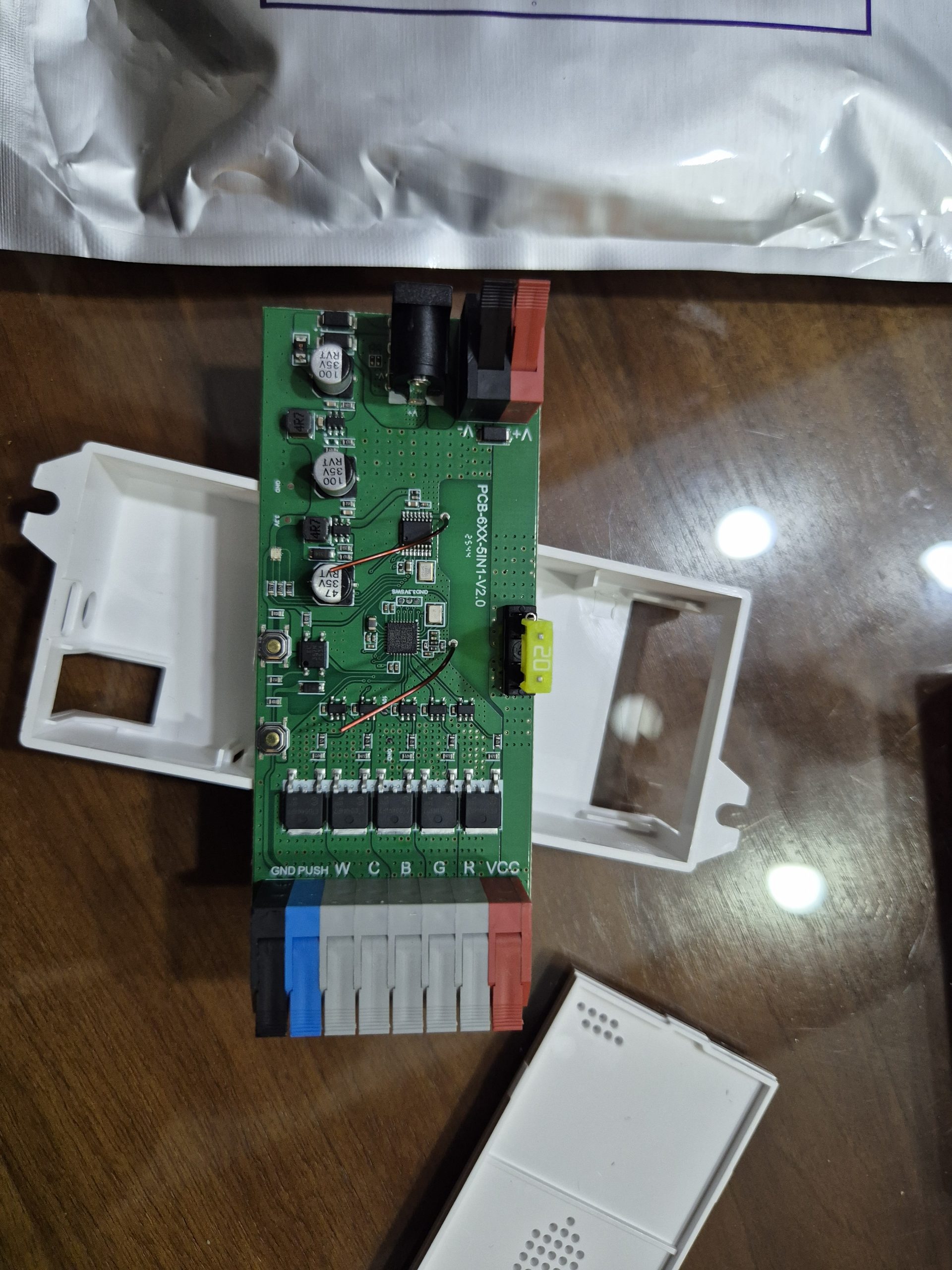 Intérieur contrôleur GL-C-601P vue 1